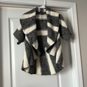 Express Women’s Knit T Shirt Sweater Shawl Black & White